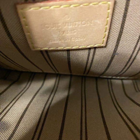 Louis Vuitton Monogram Clutch, Pouch or Crossbody with Chain and COA - Picture 5 of 16